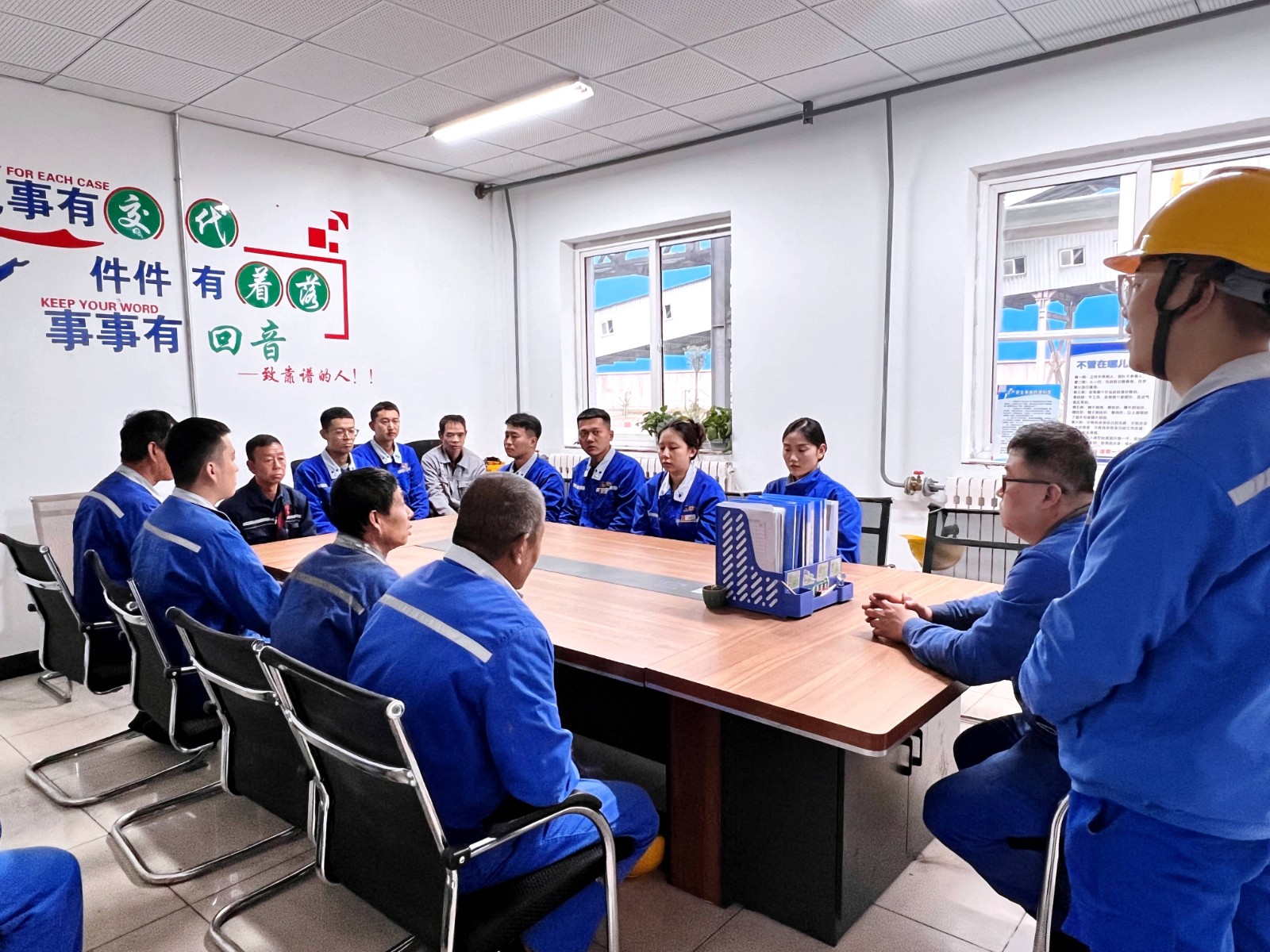 1-神木电石:班前班后会还能这么开?图片1(1).jpg 1-神木电石:班前班后会还能这么开?图片1(1).jpg