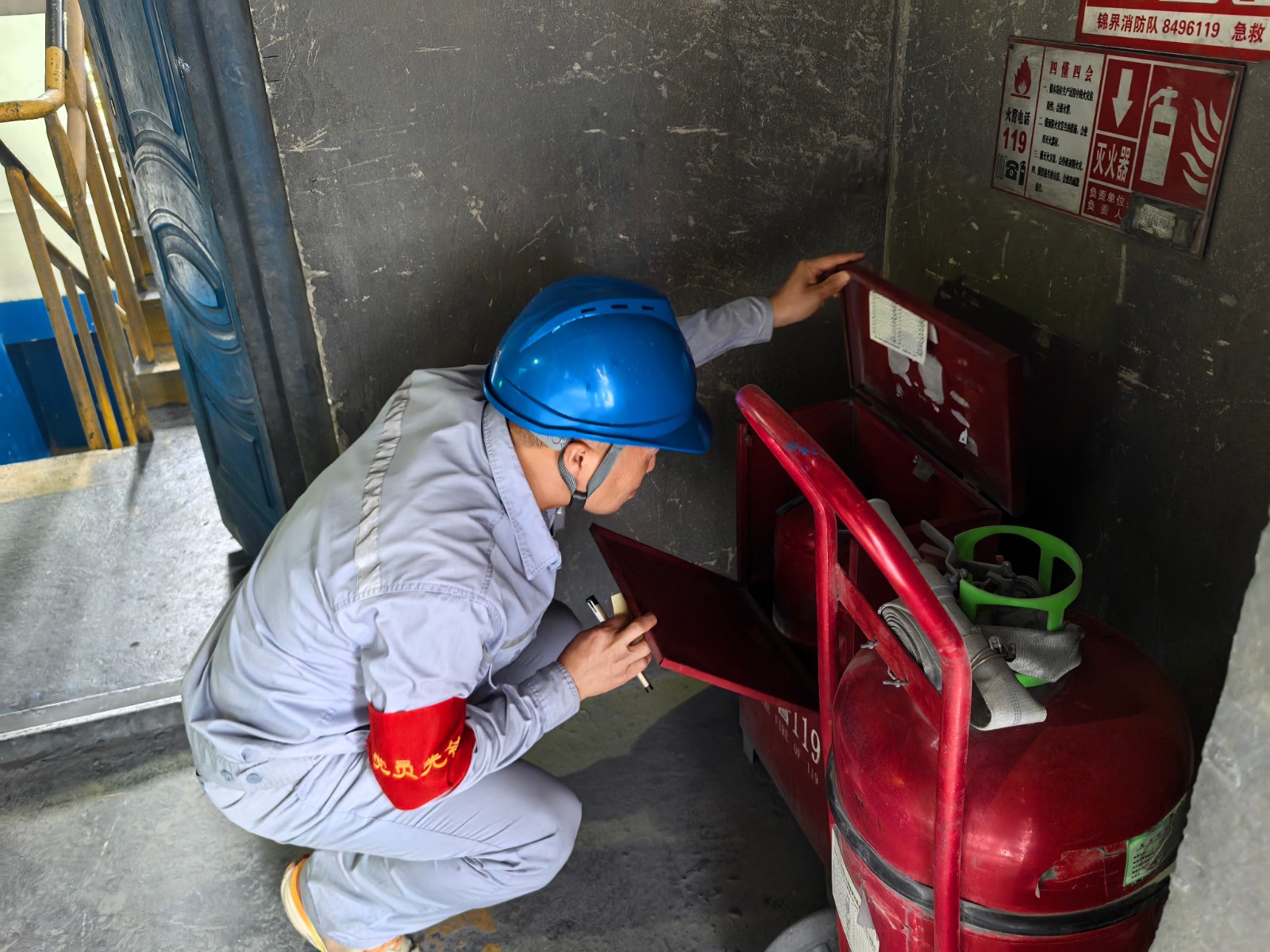 追最亮的星,向奋战在一线的金泰党员致敬!图片2(1).jpg 追最亮的星,向奋战在一线的金泰党员致敬!图片2(1).jpg