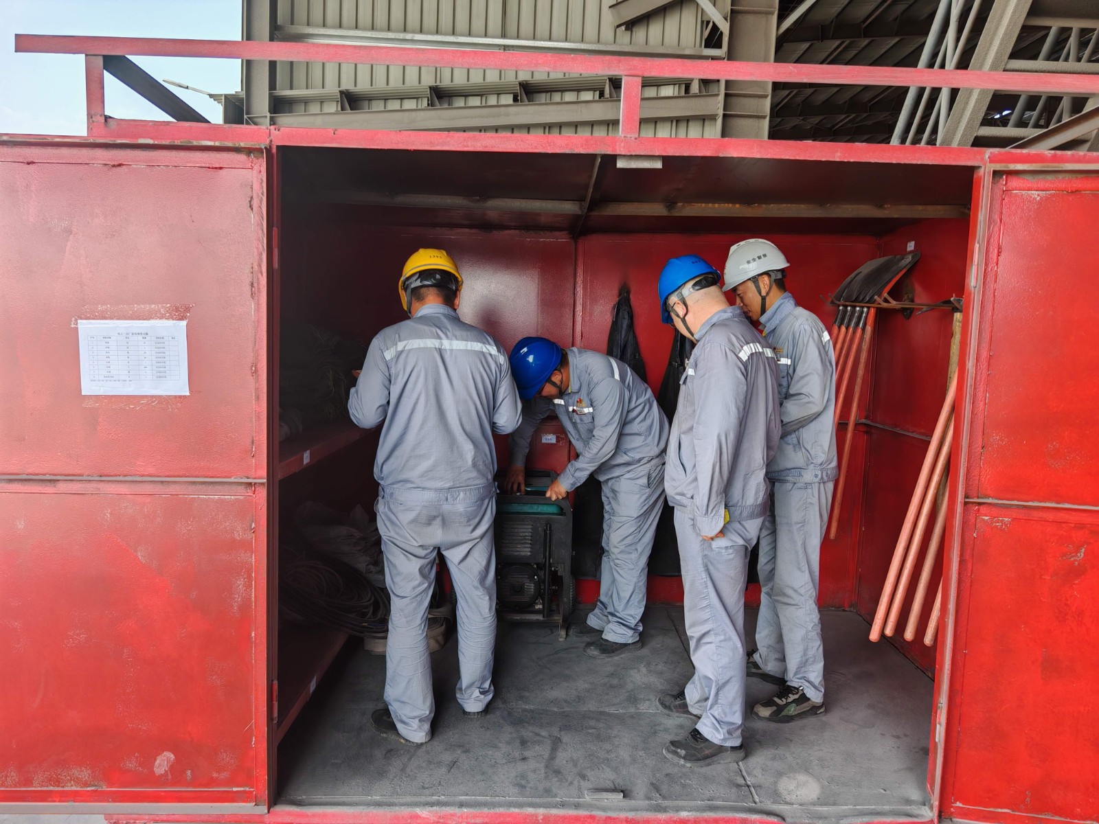 神木电石:打好防汛“组合拳”,筑牢汛期“安全堤”图片3(1).jpg 神木电石:打好防汛“组合拳”,筑牢汛期“安全堤”图片3(1).jpg