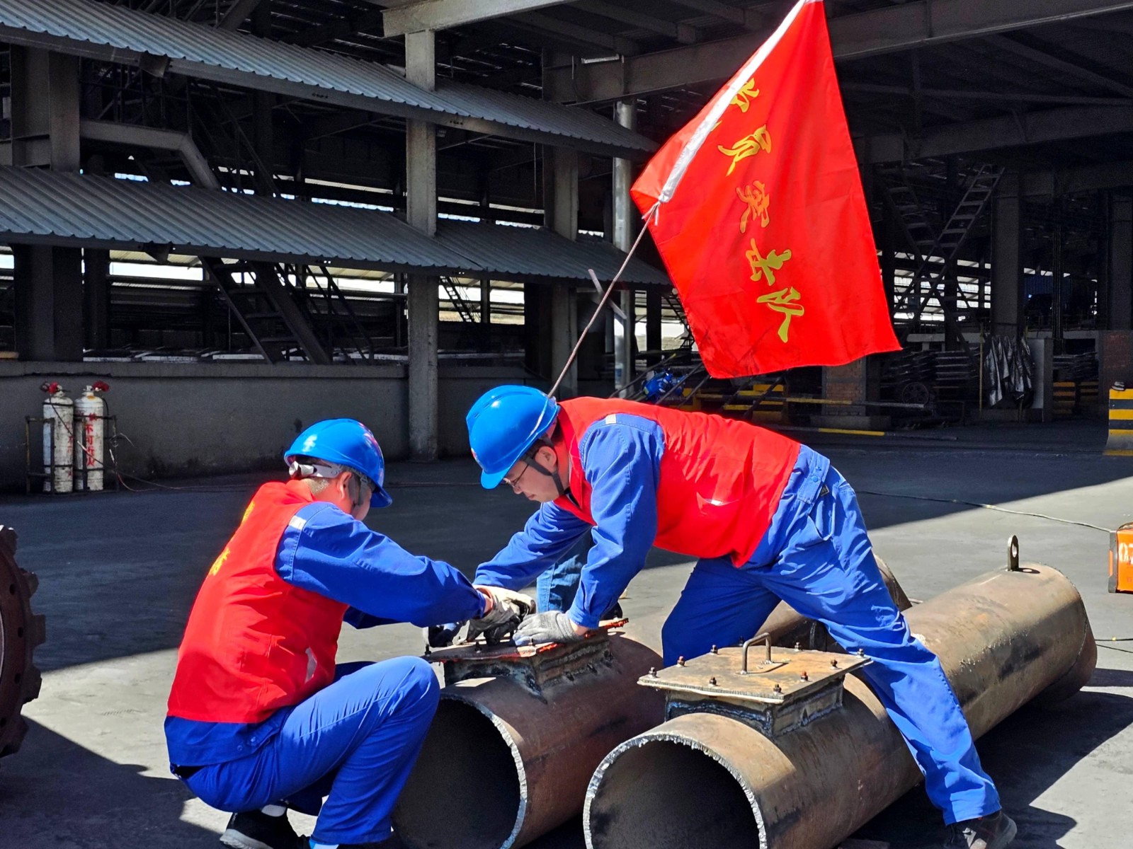 1-亮身份，战检修丨党旗引领提质效，红色引擎赋新能图片2(1).jpg