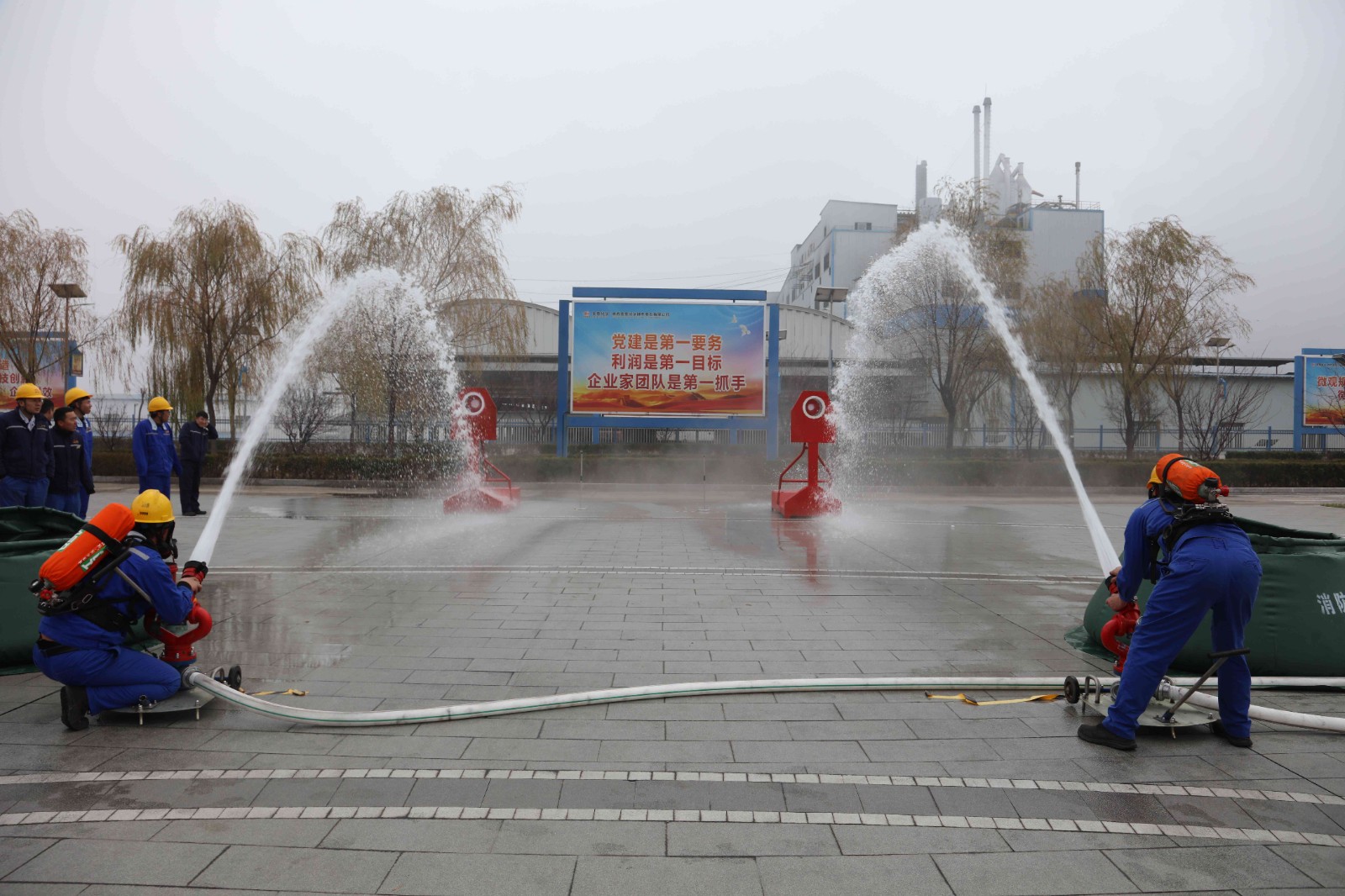 1-神木电石成功举办“消防之星、气防之星”比武竞赛活动图片1(1).jpg 1-神木电石成功举办“消防之星、气防之星”比武竞赛活动图片1(1).jpg