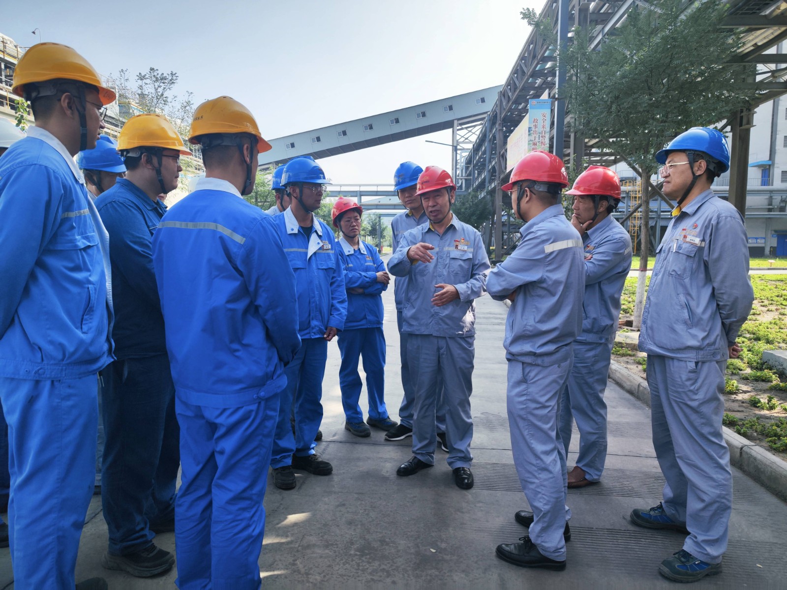 神木电石组织开展“国庆”节前暨“秋安”综合大检查图片1(1).jpg 神木电石组织开展“国庆”节前暨“秋安”综合大检查图片1(1).jpg