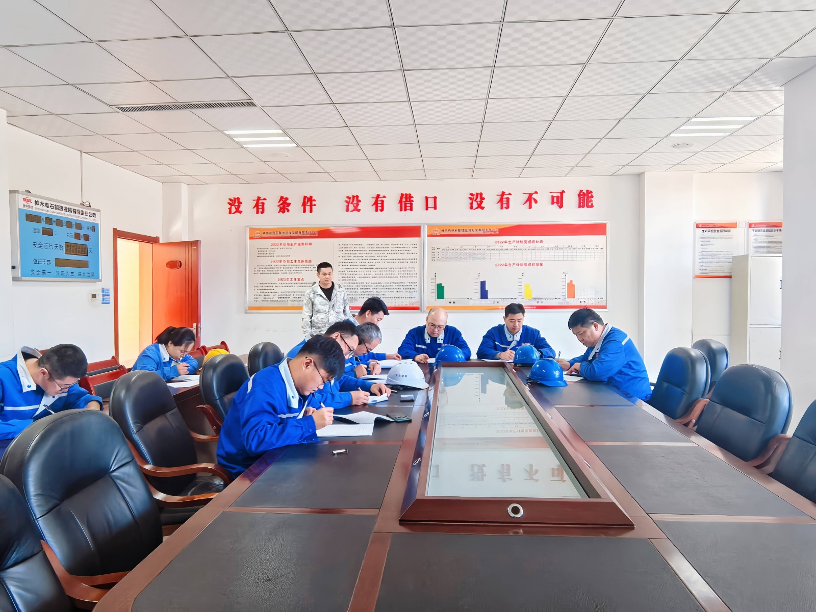 榆林市电力领域安全生产督导检查组到神木电石开展安全生产督导检查图片(1).jpg 榆林市电力领域安全生产督导检查组到神木电石开展安全生产督导检查图片(1).jpg