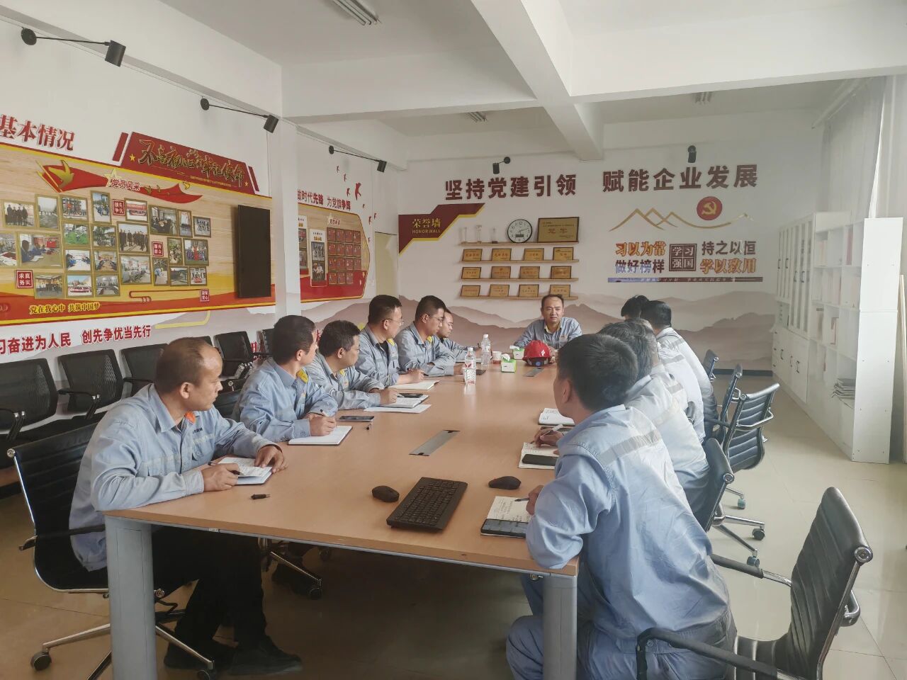 8eeb2a2e78cb1029c22fa1624a3157f3.jpg 8eeb2a2e78cb1029c22fa1624a3157f3.jpg