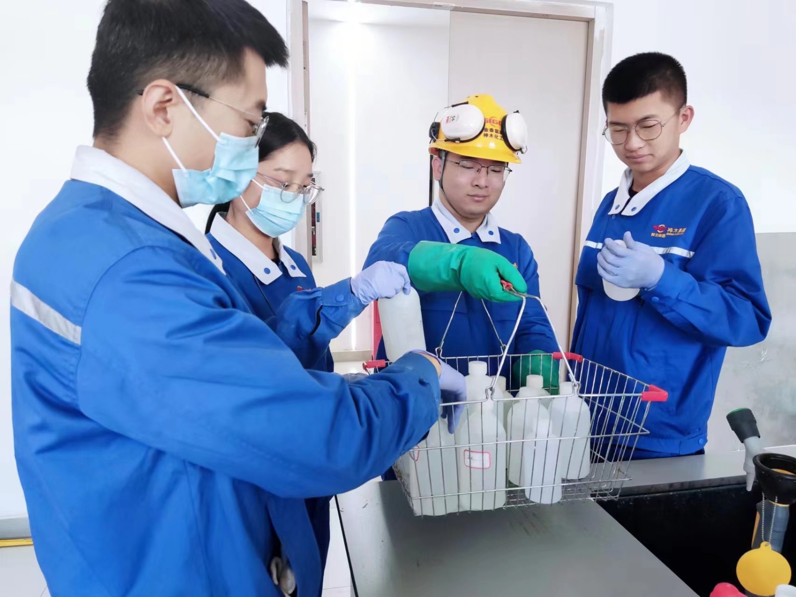 3分析化验.jpg 3分析化验.jpg