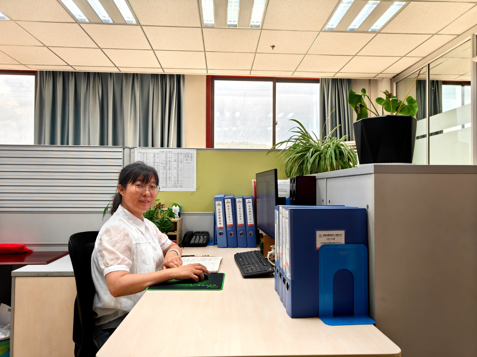 刘艳(1).jpg 刘艳(1).jpg