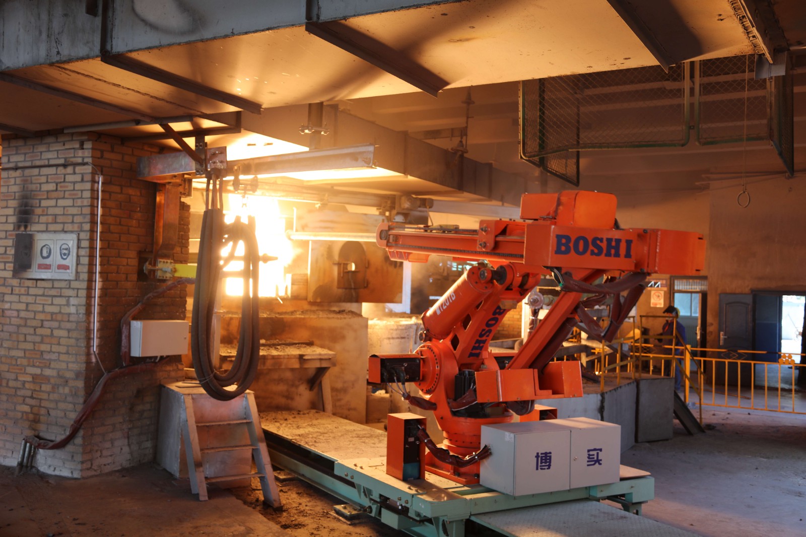 出炉机器人(1).jpg 出炉机器人(1).jpg