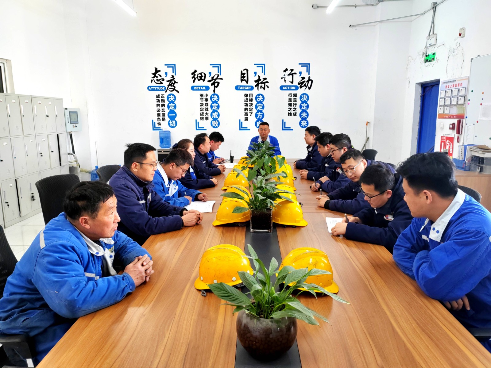 神木电石：看电石三分厂如何用一根氮气管抗高温图片2(1).jpg