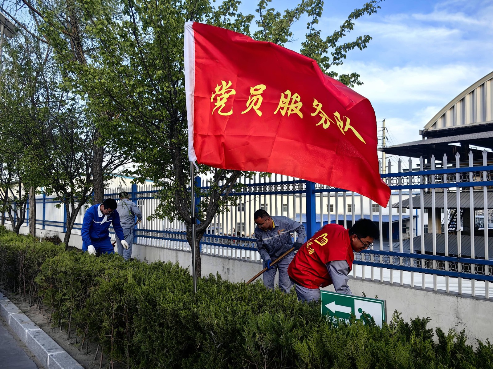 1-亮身份，战检修丨党旗引领提质效，红色引擎赋新能图片3(1).jpg