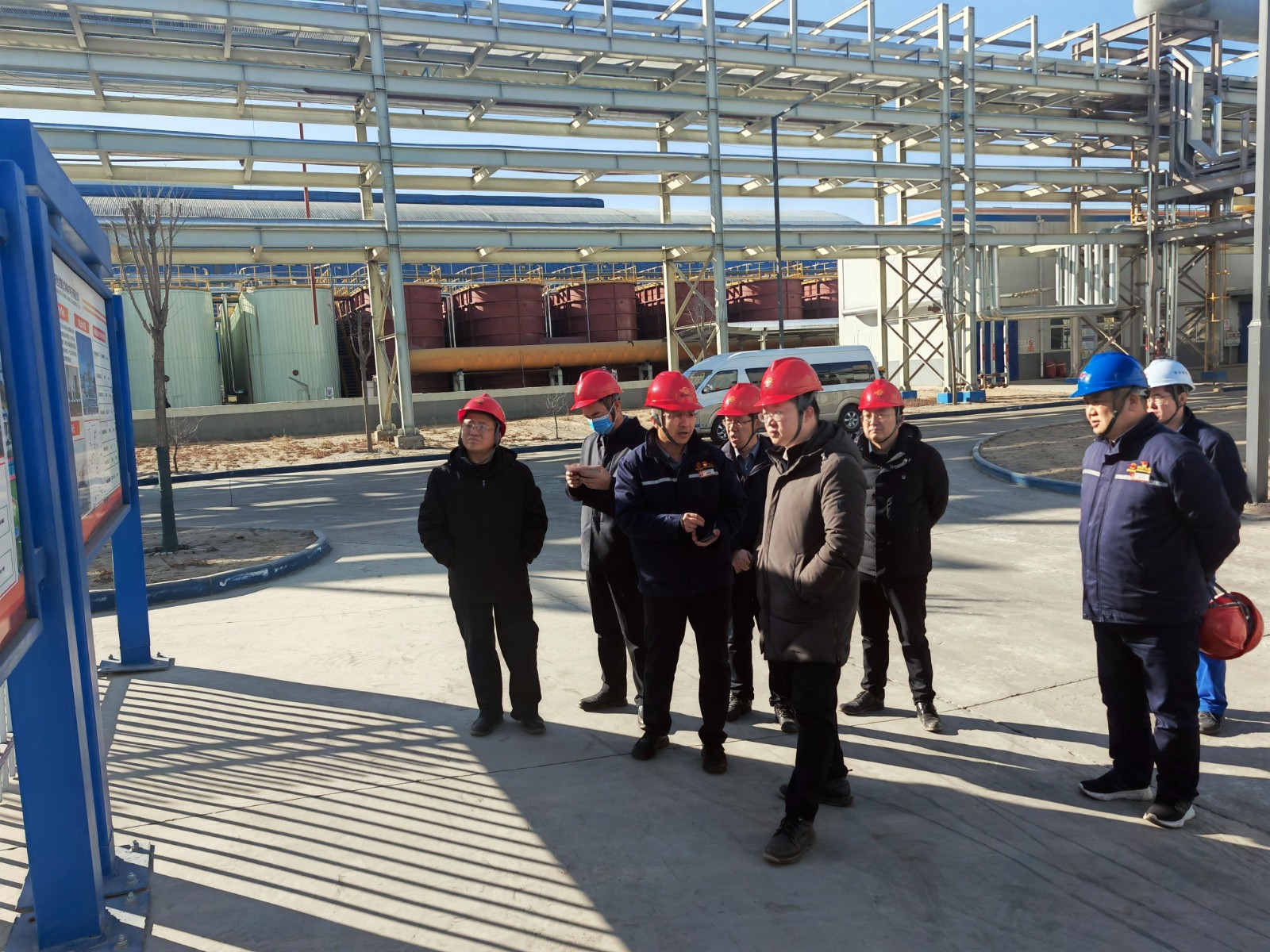 1-榆林市委常委、副市长曹治一行莅临神木电石调研图片2.jpg 1-榆林市委常委、副市长曹治一行莅临神木电石调研图片2.jpg